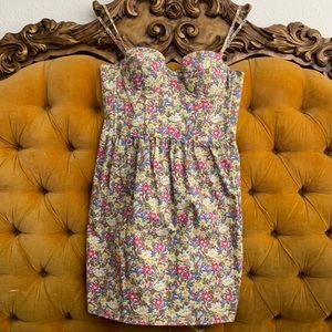 Short sweetheart dress